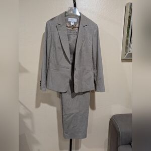 Jones‎ New York suit , size 10
